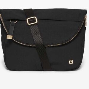 Excellent Condition! Lululemon All Night Festival Bag-5L-Black and Gold
